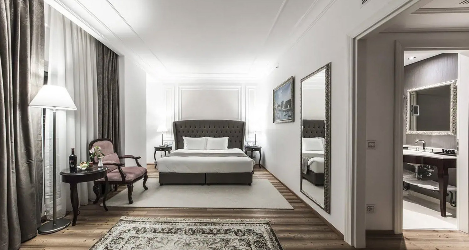 Luxury Rooms & Suits