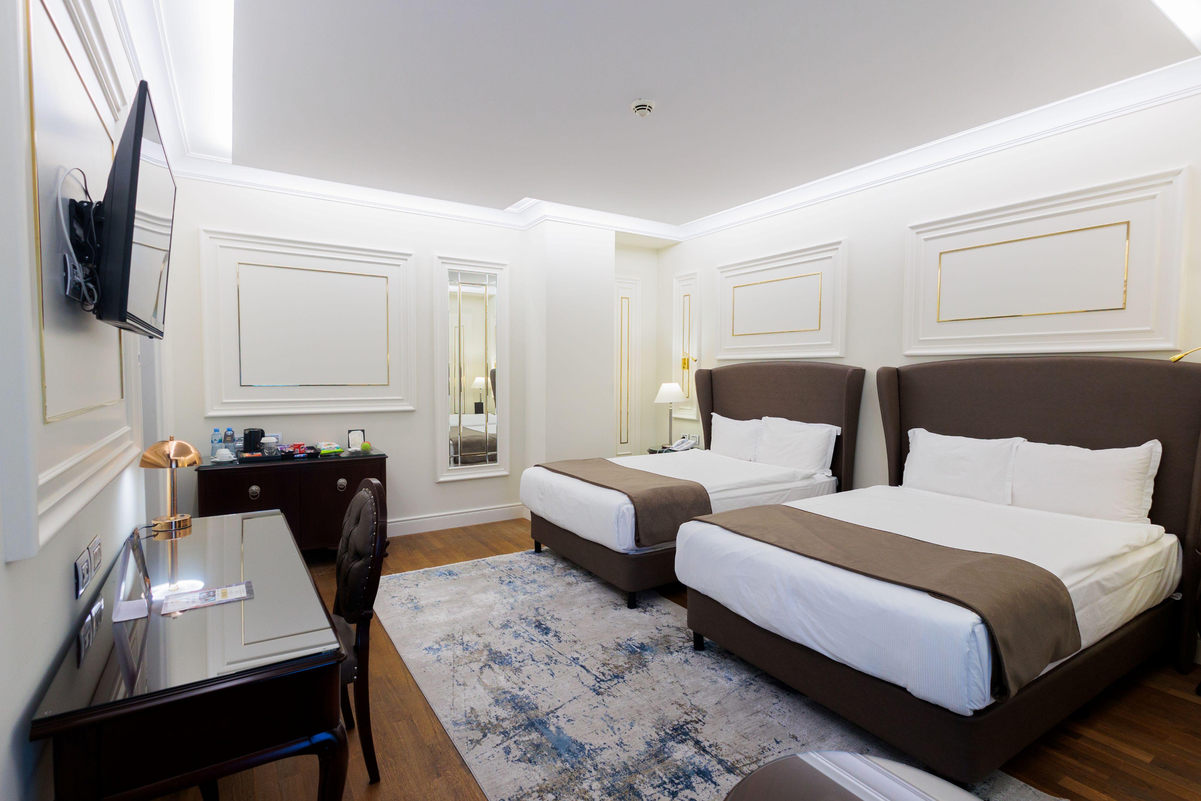 Deluxe Family Room