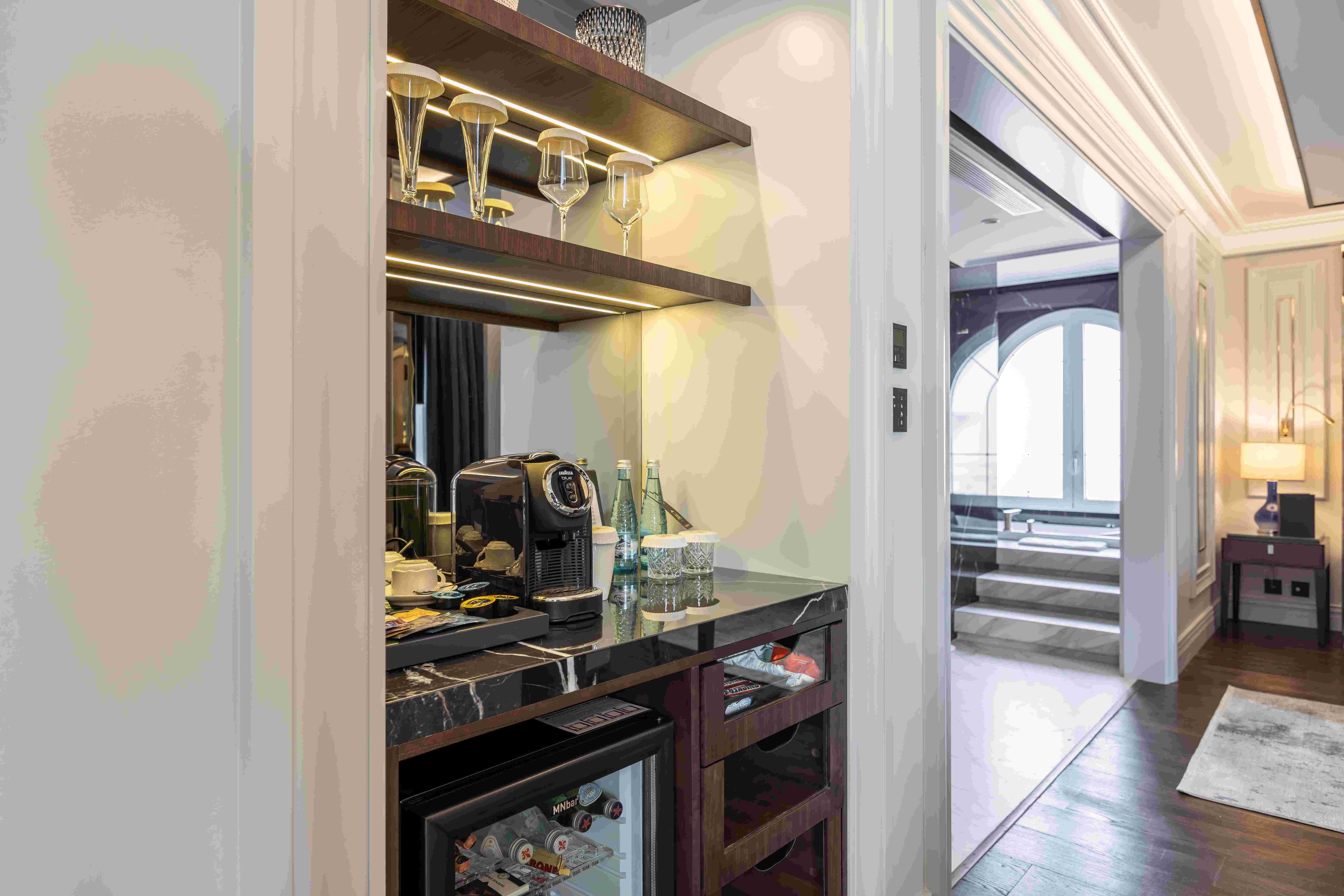 Premier King Suite with City View