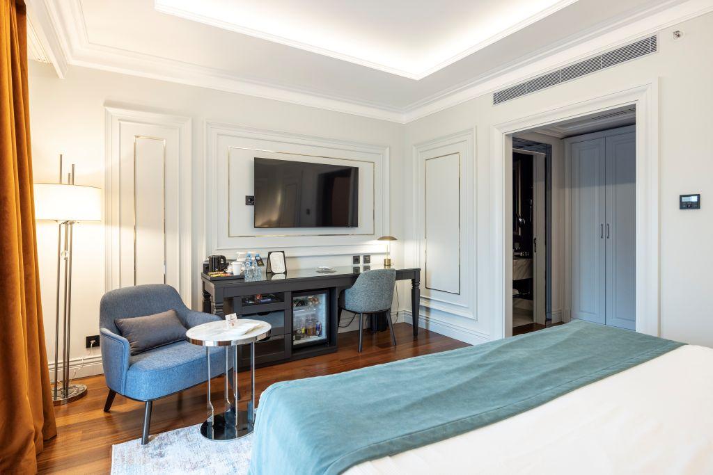 Deluxe King with City View